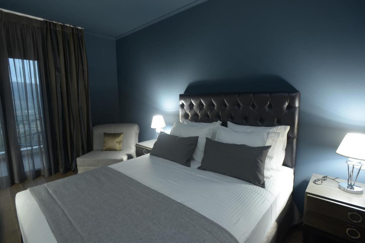 Theasis Hotel パラミティア エクステリア 写真